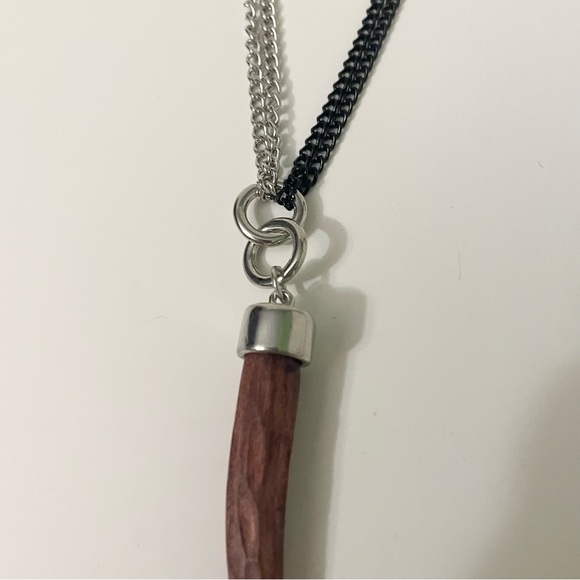 Guess Two Tone Chain Wood Look Horn Necklace - Picture 14 of 16